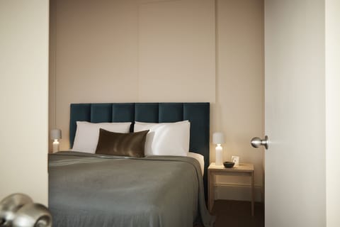 Deluxe Suite | Premium bedding, iron/ironing board, free WiFi, bed sheets