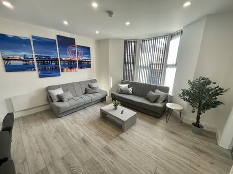 Superior Suite, Private Bathroom (Spa Bath) | Lounge