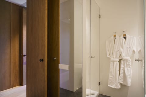 Junior Suite | Bathroom | Separate tub and shower, rainfall showerhead, hair dryer, bathrobes