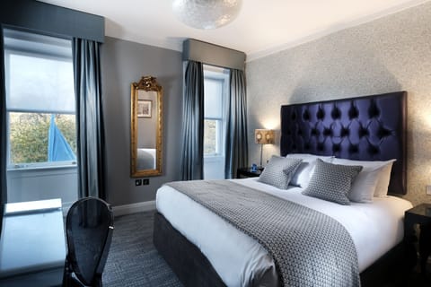 Classic Room, 1 Double Bed, Ensuite, City View | Egyptian cotton sheets, free minibar, in-room safe