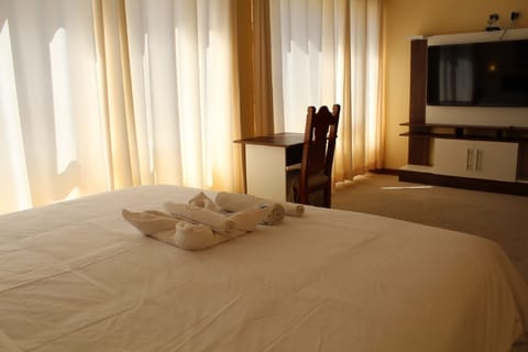 Classic Double Room | In-room safe, desk, soundproofing, free WiFi