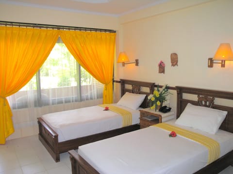 In-room safe, desk, soundproofing, free WiFi