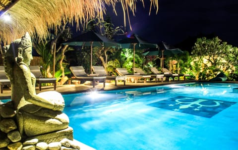 Outdoor pool, sun loungers