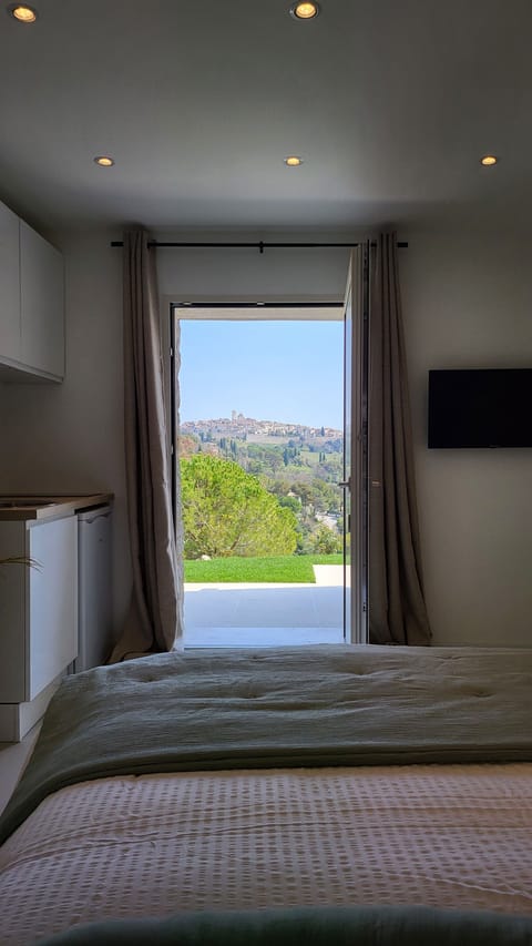 Romantic Studio | Premium bedding, individually decorated, individually furnished