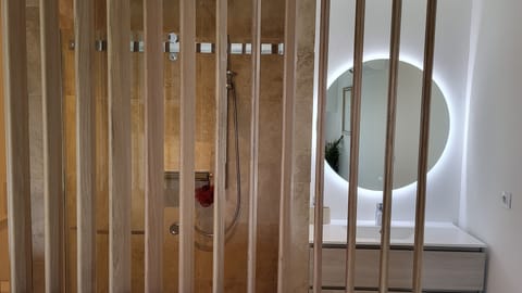 Romantic Studio | Bathroom | Shower, hydromassage showerhead, hair dryer, towels