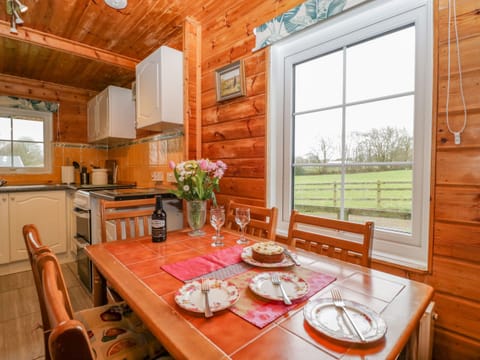 Cottage | Private kitchen | Fridge, dishwasher, electric kettle, toaster