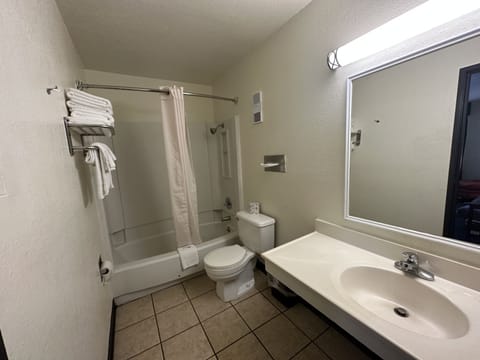 Economy Triple Room, Multiple Beds, Non Smoking | Bathroom | Bathtub, hair dryer, bathrobes, towels