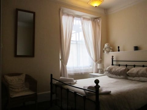 Basic Double Room, Ensuite, City View