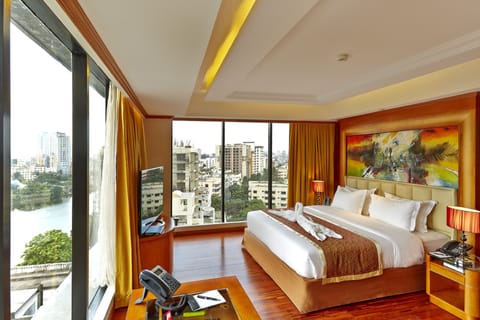 Royal Studio Suite, 1 King Bed, Kitchenette | 1 bedroom, premium bedding, minibar, in-room safe