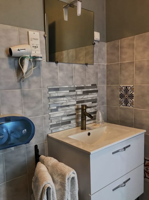 Superior Double or Twin Room | Bathroom | Free toiletries, hair dryer, slippers, towels