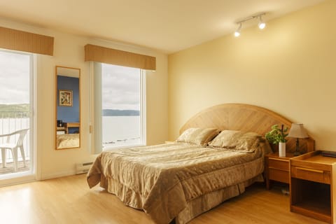 Deluxe Room, 2 Queen Beds, Balcony, Sea View | Free WiFi, bed sheets