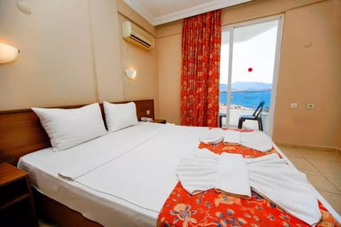 Standard Double or Twin Room, Sea View | Minibar, desk, bed sheets