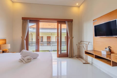 Deluxe Double Room | Desk, free WiFi, bed sheets