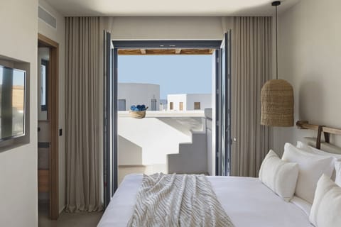 Junior Suite with Plunge Pool | Premium bedding, pillowtop beds, in-room safe, blackout drapes