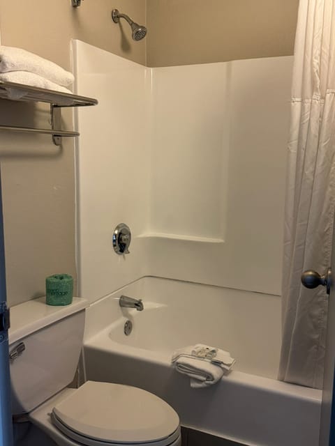 Room, 2 Double Beds, Non Smoking | Bathroom | Combined shower/tub, free toiletries, towels