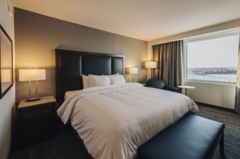 Deluxe Room, 1 King Bed | Premium bedding, pillowtop beds, in-room safe, desk