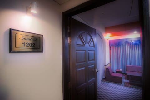 Royal Suite, 1 King Bed, Business Lounge Access, City View | Egyptian cotton sheets, premium bedding, minibar, in-room safe