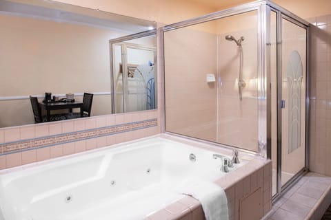 Romantic Room, 1 Queen Bed | Bathroom | Separate tub and shower, towels, soap, shampoo