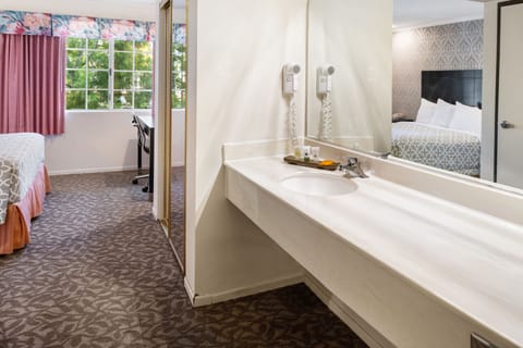 Desk, laptop workspace, free WiFi, bed sheets