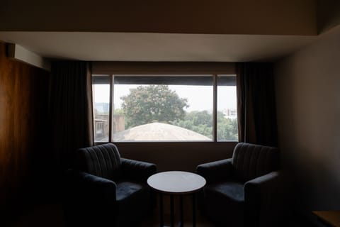 Executive Double Room, 1 King Bed | City view