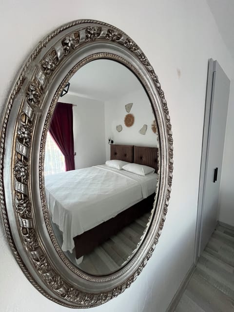 Deluxe Room, 1 Queen Bed, Balcony | Premium bedding, down comforters, memory foam beds, rollaway beds