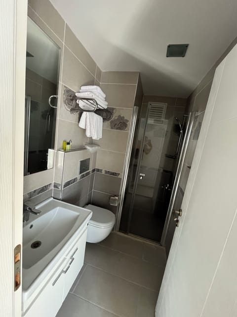 Deluxe Room, 1 Queen Bed, Balcony | Premium bedding, down comforters, memory foam beds, rollaway beds