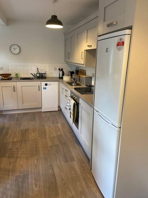 House | Private kitchen | Fridge, microwave, oven, stovetop