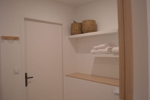 Quadruple Room | Bathroom | Hair dryer, towels, soap, shampoo