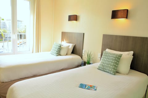 Standard Twin Room | Individually decorated, desk, blackout drapes, soundproofing