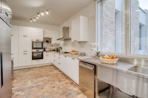 Villa Carpe Diem | Private kitchen | Cleaning supplies, dining tables