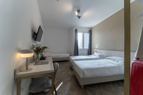 Standard Triple Room | Desk, free WiFi, bed sheets