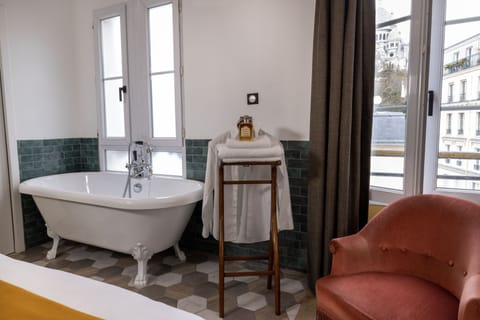 Double Room - Superior with View | Bathroom | Shower, hair dryer