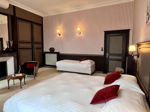 Signature Triple Room | Egyptian cotton sheets, premium bedding, pillowtop beds, minibar