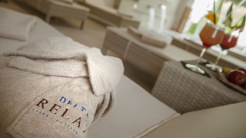 Couples treatment rooms, sauna, spa tub, steam room, Turkish bath