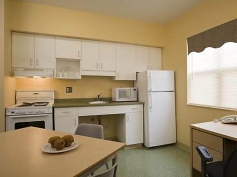 Apartment, 2 Bedrooms | Private kitchen | Fridge, microwave, oven, stovetop