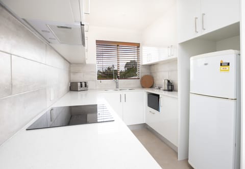 Deluxe Apartment, 2 Bedrooms | Private kitchen | Fridge, microwave, stovetop, dishwasher