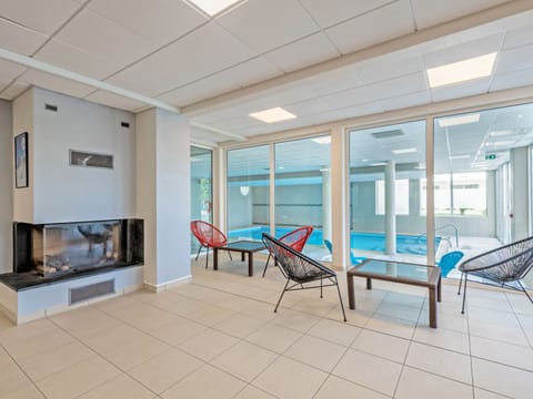 Indoor pool, sun loungers