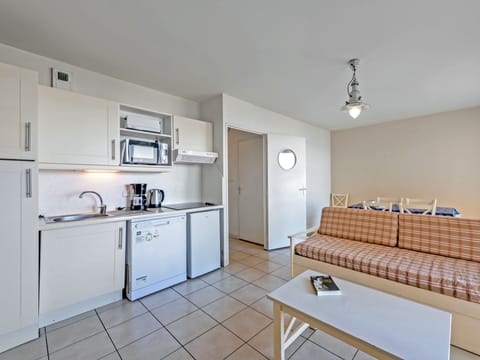 Apartment, 2 Bedrooms (6 People) | Private kitchen | Fridge, microwave, stovetop, dishwasher