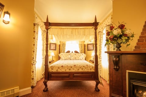 Suite (Inn) | Premium bedding, pillowtop beds, individually decorated, desk