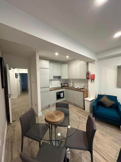 Apartment, 2 Bedrooms | Private kitchen | Fridge, microwave, oven, stovetop