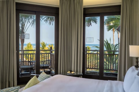 Premium Room, 1 King Bed, Sea View | Minibar, in-room safe, individually decorated, individually furnished