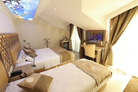 Standard Triple Room | Premium bedding, minibar, in-room safe, desk