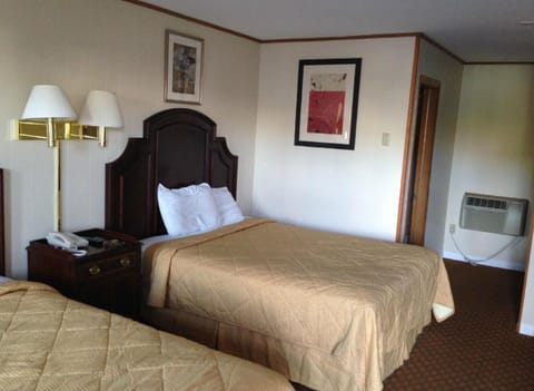 Standard Room, 2 Queen Beds | Desk, free WiFi