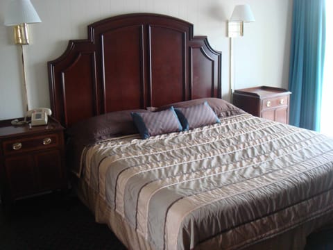 Standard Room, 1 King Bed | Desk, free WiFi