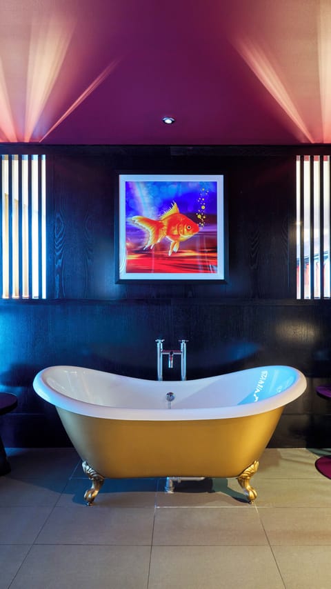 Signature Suite | Deep soaking bathtub