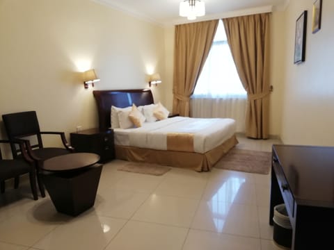 Executive Suite | In-room safe, soundproofing, iron/ironing board, free WiFi