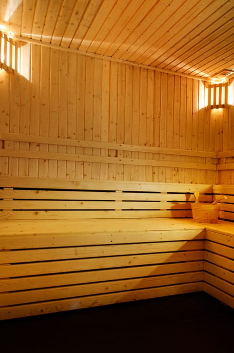 Spa tub, body treatments, hydrotherapy, aromatherapy, hot stone massages