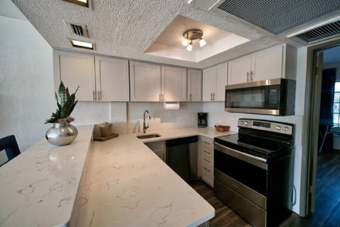 Room, 1 Bedroom | Private kitchen | Fridge, microwave, oven, stovetop