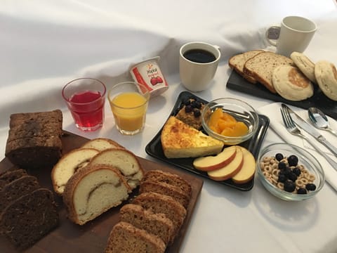 Free daily continental breakfast