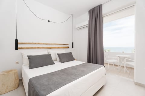Classic Double Room, Sea View | In-room safe, desk, laptop workspace, soundproofing